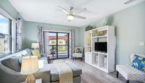 Cocoa Beach Vacation Rental - Walk to Pier! - Foto 2