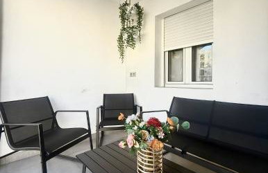 Apartamento Moderno con Piscina y Aparcamiento - Foto 1