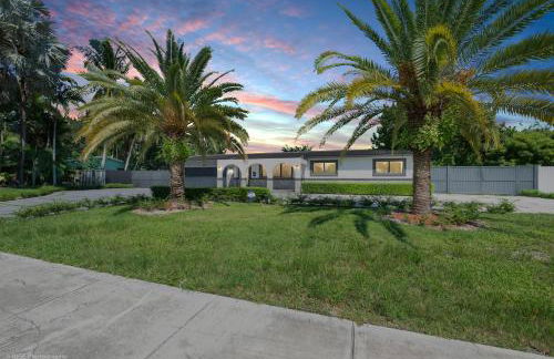 The Palms -Mini Golf , Foosball Table, Heated Pool ,Baby items ,BBQ - Foto 11