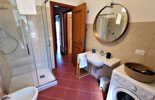 Elegante villa panoramica con giardino e idromassaggio a 10 minuti dal mare - Foto 38