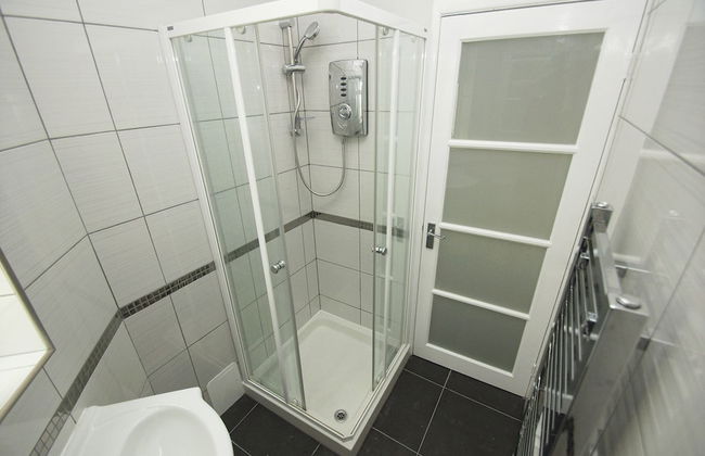 Between Piers Central by Brighton Holiday Lets - Photo 10