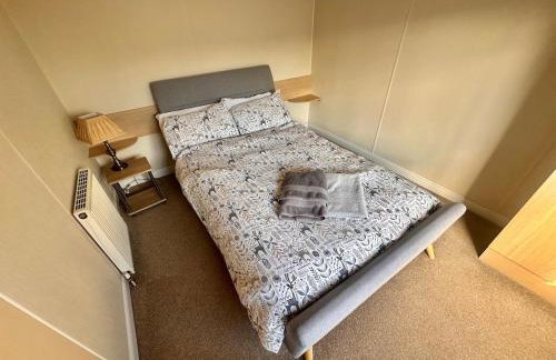 Two Bedroom Willerby Caravan Located in Uddingston, Glasgow at Maryville Caravan Site - Photo 9