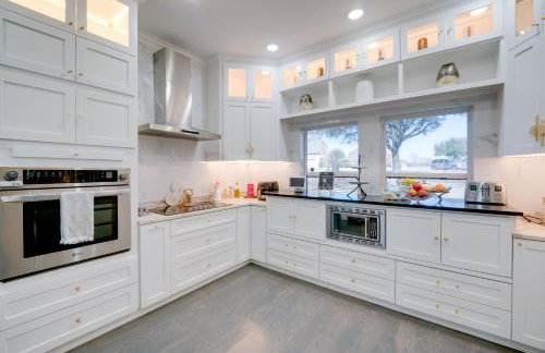 Near Joe Pool Lake! Luxe Getaway with Shared Pool - Foto 12