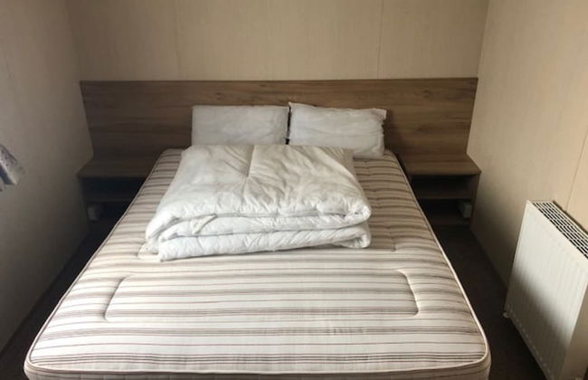 Beautiful Cosy 2-bed Caravan in Clacton-on-sea - Photo 4