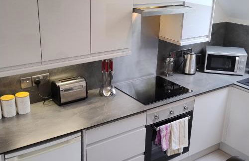 The Sawmills, Carlisle - Spacious 4 Bedroom Family House - Free WiFi - & Parking - Walk to Carlisle Castle - Foto 59