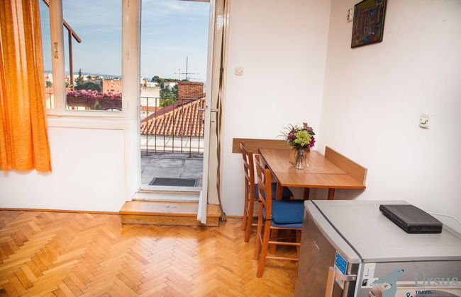 Royal View Apartment - Photo 2