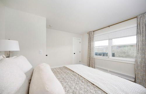 Luxury 4BR in Hudson Valley on a 8 Acre Estate - Hot Tub, Large Firepit, Oversized 38 Ft Deck! - Foto 10