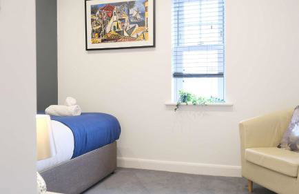 Spacious 4 Bedroom Home with Garden in Bedford - Foto 46