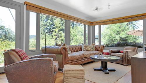 Stylish 3BR Retreat Close to Coast & Wineries - Foto 2