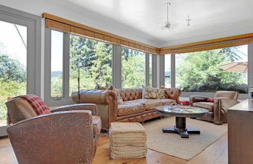 Stylish 3BR Retreat Close to Coast & Wineries - Foto 2