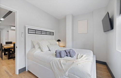 Luxury Brand New 3BED Gem 20 Minutes to NYC - Photo 1
