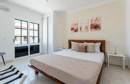 Stylish 3 BDR Retreat with Pool by LovelyStay - Foto 7