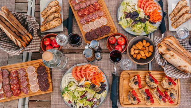 Montserrat Day Trip + Farmhouse Lunch - Foto 4