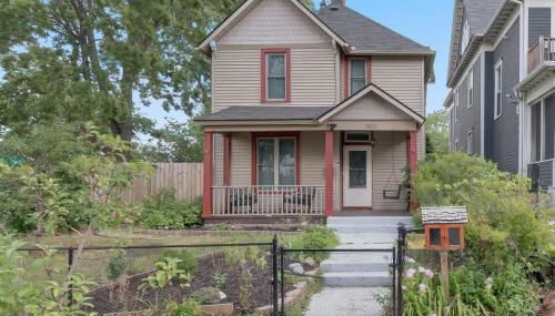 City Oasis Awaits Cozy DT Home With Hot Tub Vikings - Foto 4