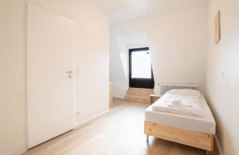 Tolstov Apartments - City Apartments with 2 , 3 and 6 Rooms - 15 Min to Messe DUS and Old Town DUS - Foto 32