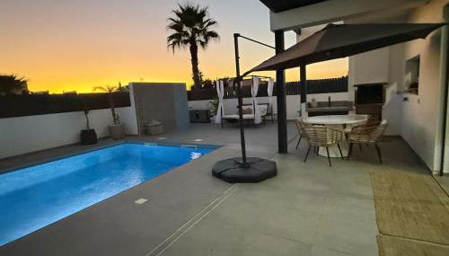 Villa R&M with Pool and Jacuzzi - Photo 3