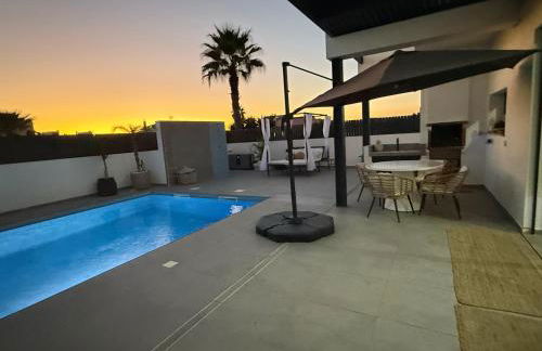 Villa R&M with Pool and Jacuzzi - Photo 3