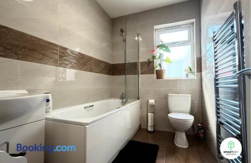 Ground Floor 1 Bedroom Apartment close to Woking train station - Foto 11