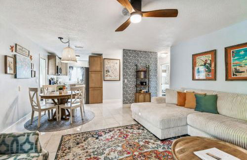 Luxury Home with Hot Tub & Outdoor Oasis blocks from the Beach - Foto 24