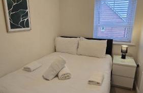 Modern Comfy 3 Bed Home - Free 2 space driveway - Free road parking - Free Netflix - Foto 11