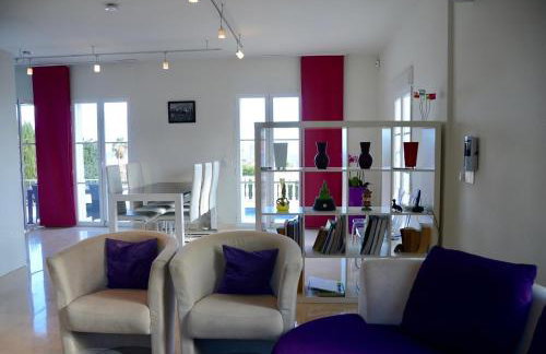 Villa with panoramic sea views - Photo 8