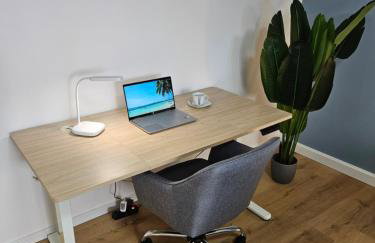 Modern Homes - Voll ausgestatte Wohnung - Balkon - Hotelbetten - 4K TV - WLAN - Photo 13