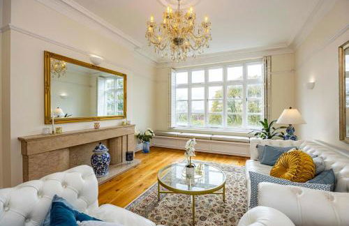 Luxury three-bedroom apartment in Nottingham City Centre - Photo 1