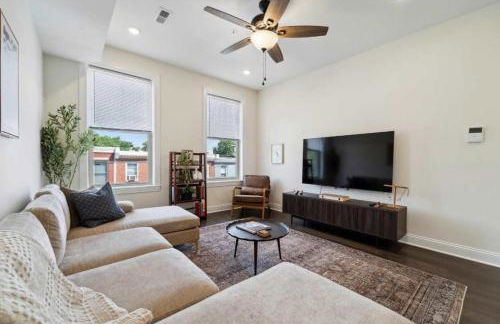 Roof deck w city views - brand new 3bd 3ba - Foto 8