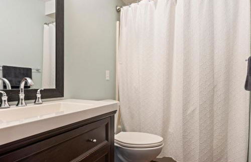 Large Home with lake views and space to entertain friends - Foto 16