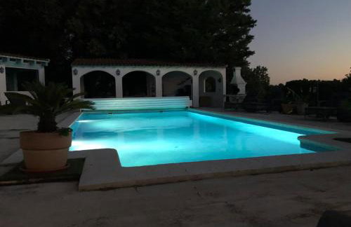 villa spacieuse piscine jacuzzi 8 chambres 16 couchages - Foto 28