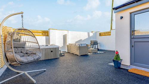 The Hideaway - Photo 2