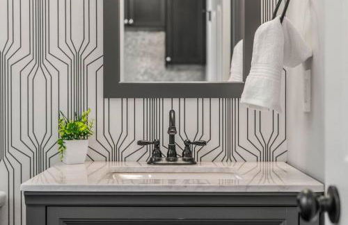 Zestlife-LuxuryEscape-ThemedRooms-Pool-GameRoom - Foto 59