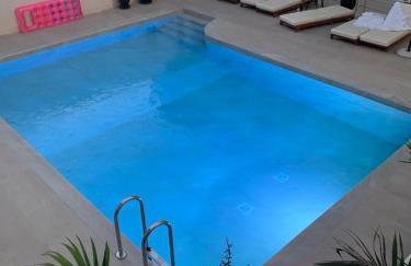 Khroma Luxury Suite 2 Beach front apartment - Photo 33