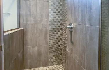 Modern Duplex - 1 mile from Robust Nightlife - Foto 17