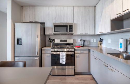 Spacious Harbor Apt with Balcony - Foto 10