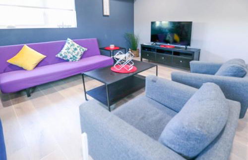 Lucky Charm 4 Bedroom Mid-City Apartment - Photo 6