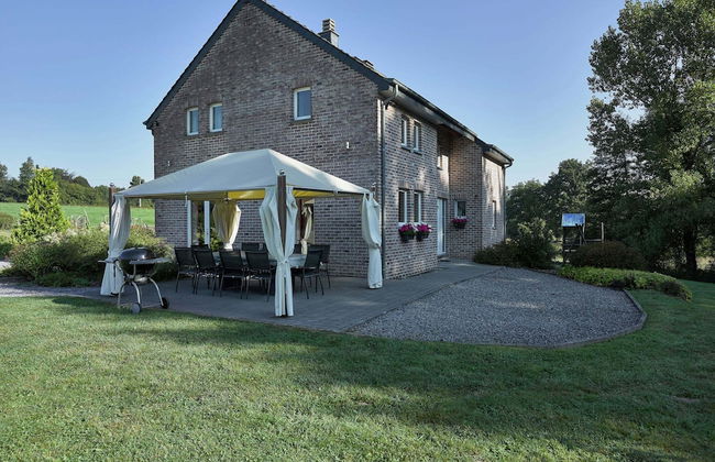 Detached, Luxurious Holiday Villa with Swimming Pool, Hot Tub, Sauna - Photo 32