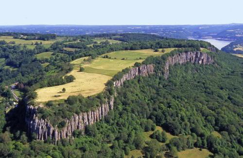 Maison de campagne, 136 M2, 4 pers, grande pièce de vie, 2 chambres, 2 salons, Cantal - Photo 52