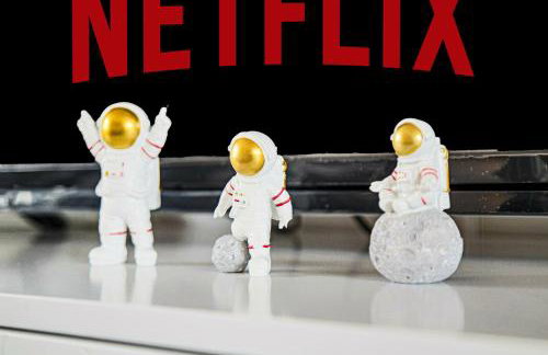 Luxury 5 Bedroom 3 Bathroom House - Smart TVs with Sky and Netflix, Super Fast WiFi, Free Parking by Yoko Property - Foto 25