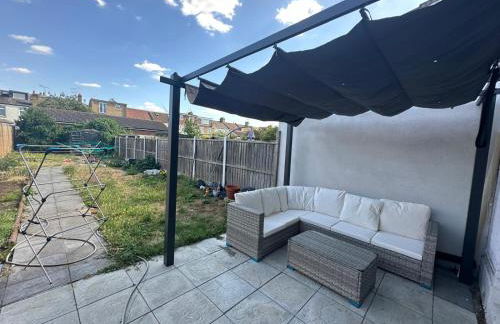 Luxury House in Ilford 21 minute Train journey from Central London - Foto 29