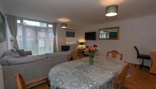 5 Bed Townhouse with Garden & Parking by BrumStay UK - Foto 4