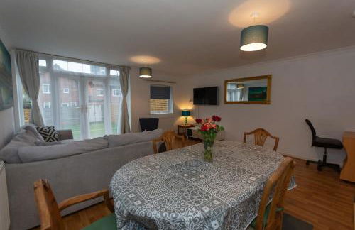 5 Bed Townhouse with Garden & Parking by BrumStay UK - Foto 4