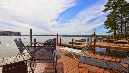 Lakefront Stillwaters Villa with Deck and Private Dock - Foto 4