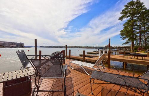 Lakefront Stillwaters Villa with Deck and Private Dock - Foto 4