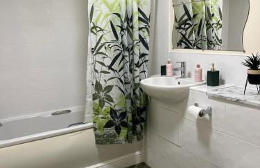 Modern Beautiful Gated Two Bed Apartment - Foto 17