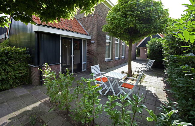 Comfortable Holiday Home in Former School - Photo 8