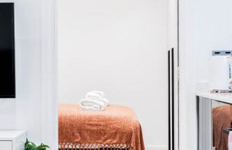 The Rye Retreat - 1BR Modern Design with Smart TV & Secure Underground Parking in Central High Wycombe HP13, Sleeps 3 - Foto 6