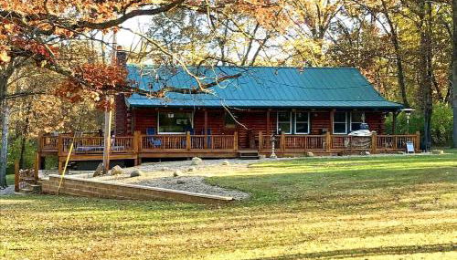 Charming Log Cabin Getaway with Private Hot Tub near Decatur, Illinois - Foto 2