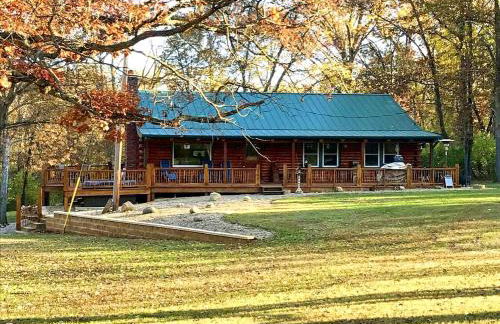 Charming Log Cabin Getaway with Private Hot Tub near Decatur, Illinois - Foto 2
