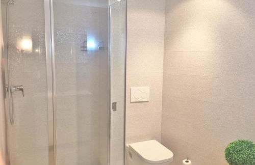 Superb Central Market Apt - Photo 16